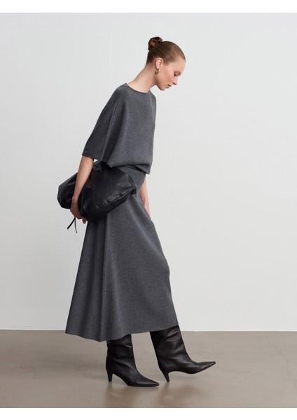 90266 Yün Karışımlı Kayık Yaka Kemerli Triko Elbise-Füme M. indirimleri