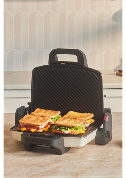 Matte Krem Tost Makinesi 1800 W, 4 Dilim Kapasiteli, Pratik ve Şık