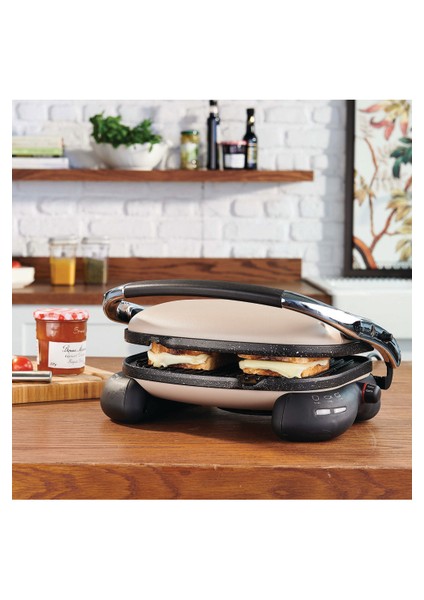 Klasik Bej Tost Makinesi, Pratik ve Hızlı Kullanım Için Idealdir