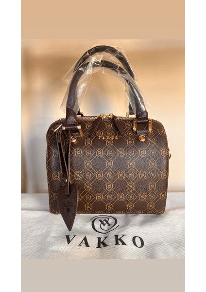 Klasik Askılı Çanta. En 20 cm Boy 18 cm