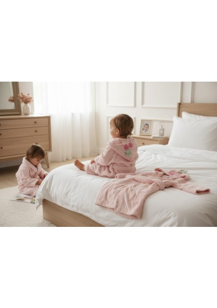 Kapşonlu Kız Çocuk Bornozu Pamuklu