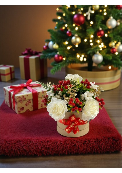 Yapay Çiçek Aranjmanı Yılbaşı Kokinalar & Krem Güller 30 cm Masa Üstü Dekor Hediye Çiçek Silindir Kutu fiyatları