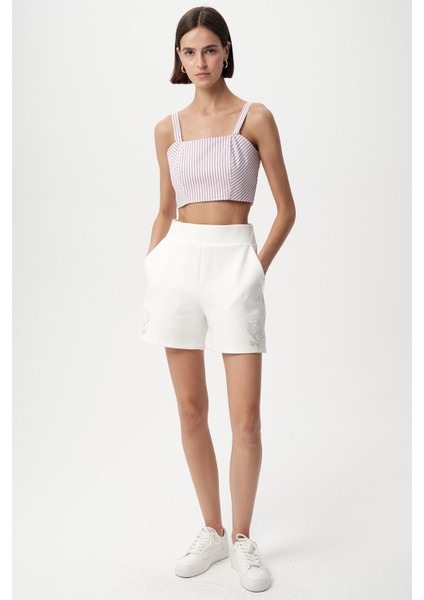 Çiçek Nakışlı Cepli Beyaz Şort modelleri