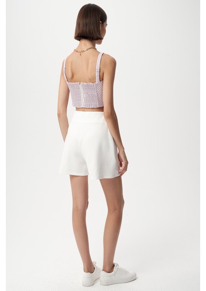 Çiçek Nakışlı Cepli Beyaz Şort