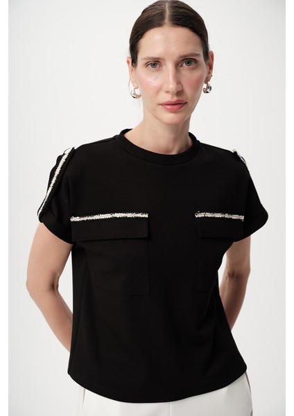 Şerit Detaylı Cepli Örme Tişört