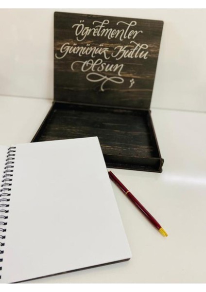 Öğretmenler Gününe Özel Tasarımlı Ahşap Defter ve Kalem Kutusu Seti modelleri