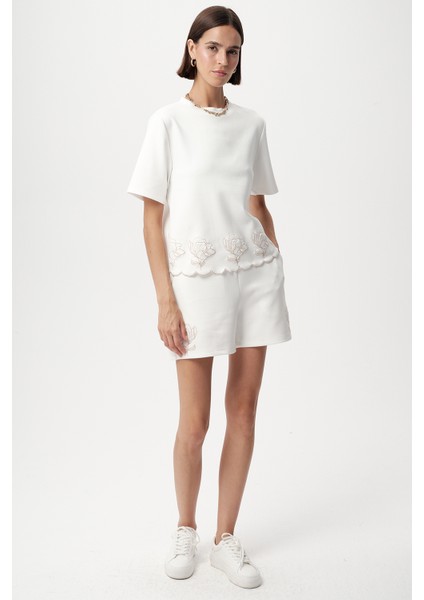 Çiçek Nakışlı Regular Örme Tişört fiyatları