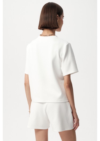 Çiçek Nakışlı Regular Örme Tişört modelleri