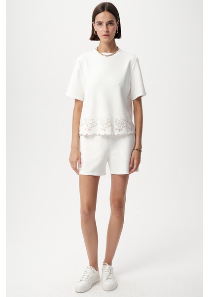 Çiçek Nakışlı Regular Örme Tişört