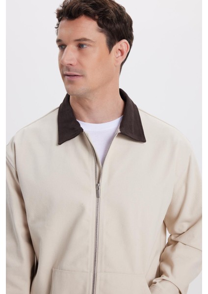 Erkek Relax Fit Rahat Kesim Gabardin Düz Fermuarlı Kanguru Cepli Kontrast Yaka Bej Gömlek Ceket fiyatları