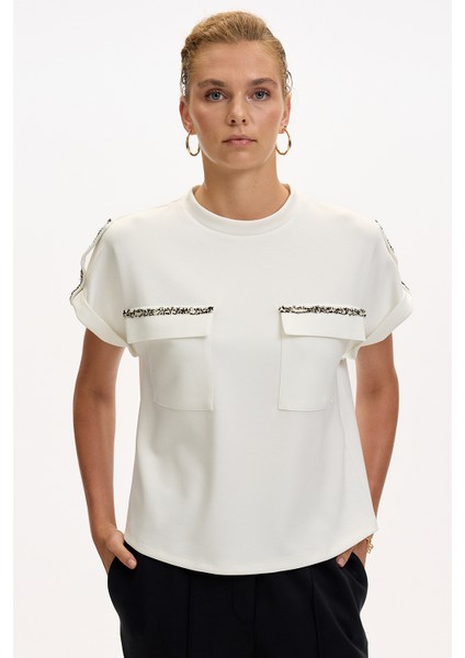 Şerit Detaylı Cepli Örme Tişört