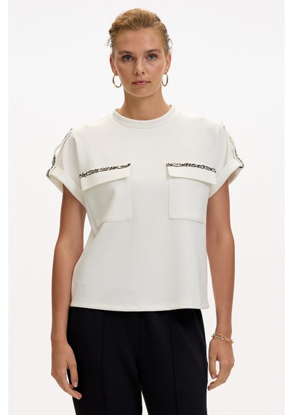 Şerit Detaylı Cepli Örme Tişört