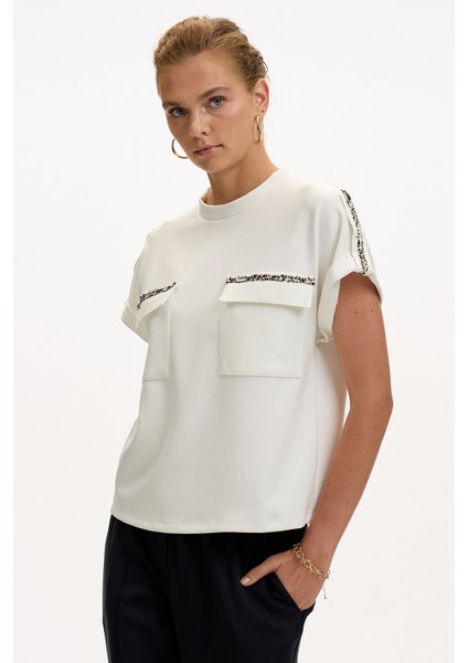 Şerit Detaylı Cepli Örme Tişört