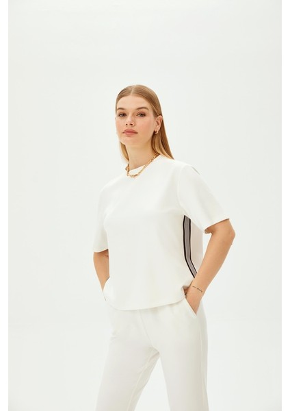 Bisiklet Yaka Kısa Kollu Şerit Detaylı Örme Tişört