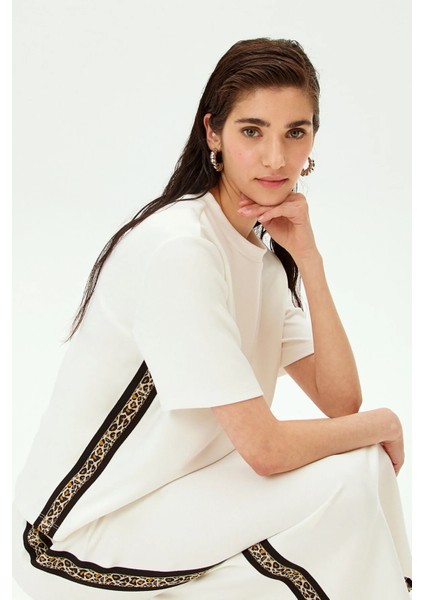 Bisiklet Yaka Kısa Kollu Şerit Detaylı Örme Tişört indirimleri