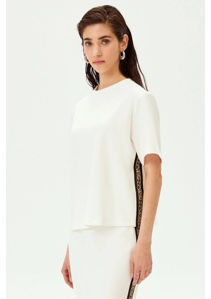 Bisiklet Yaka Kısa Kollu Şerit Detaylı Örme Tişört