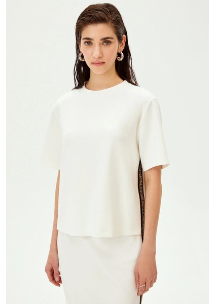 Bisiklet Yaka Kısa Kollu Şerit Detaylı Örme Tişört fırsatları