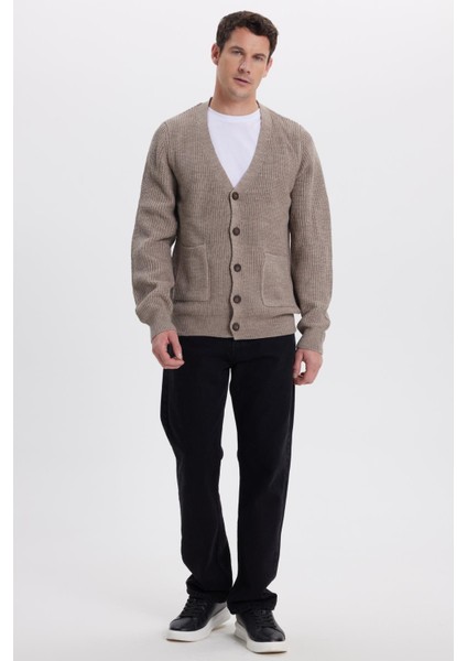 Erkek Standart Fit Normal Kesim V Yaka Düğmeli Kahverengi Hırka fırsatları