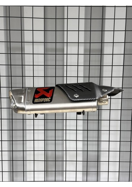 Akrapovic Silver Carbon Detail Motosiklet Performans Egzozu