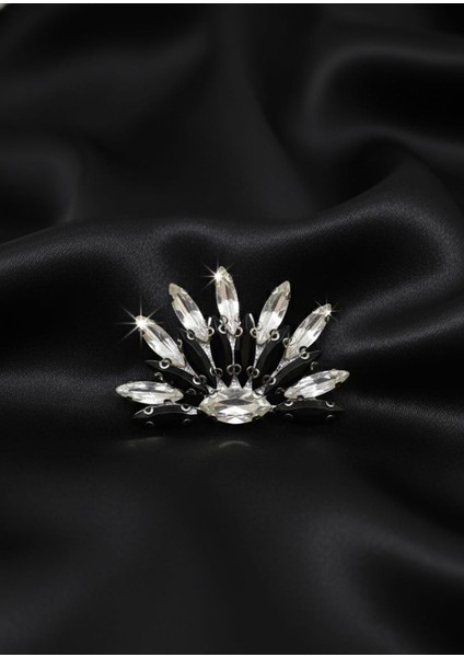 Bros Siyah Taç Yaprağı Parlak Taşlı Broş