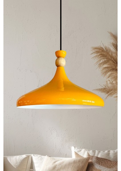 Sarı Ahşap Şapka Tasarımlı Modern Sarkıt Avize, Şık ve Evinize Renk Katıyor