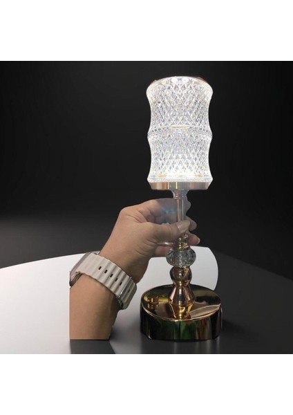 Gold Metal LED Abajur, USB Girişli, Şık ve Modern Dekorasyon Parçası