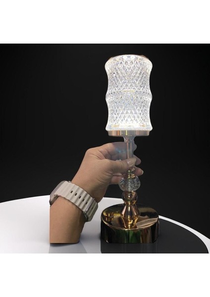 Gold Metal LED Abajur, USB Girişli, Şık ve Modern Dekorasyon Parçası fiyatları
