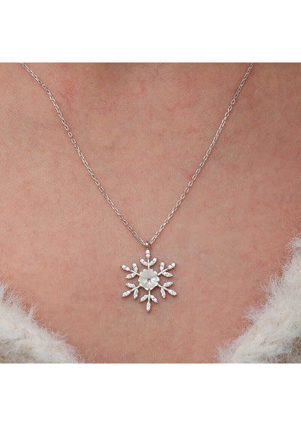 Gümüş Manolya Çiçeği Kar Tanesi Kadın Kolye fırsatları