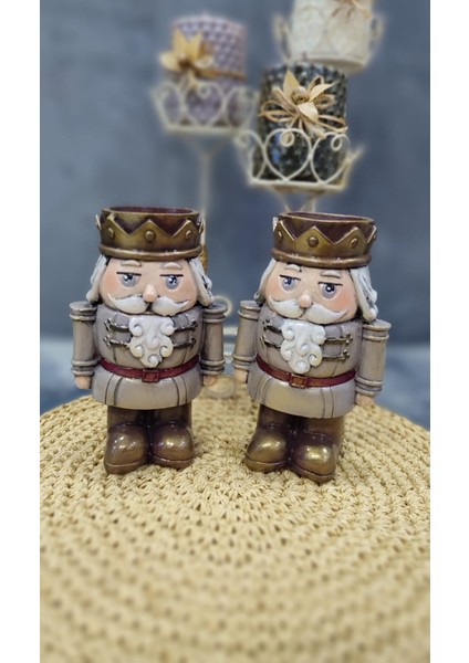 Şık Kurşun Asker Dekoratif Obje ve Mumluk, Evinize Zarif Dokunuş