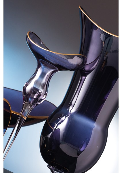 Elips Tasarımlı Füme Vazo, Şık ve Modern Dekorasyon Parçası