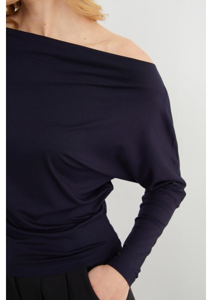 Basic Kayık Yaka Yarasa Kol Bluz indirimleri