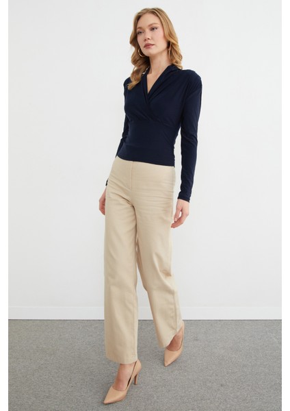 Omuz Vatkalı Kruvaze Yaka Bluz fırsatları