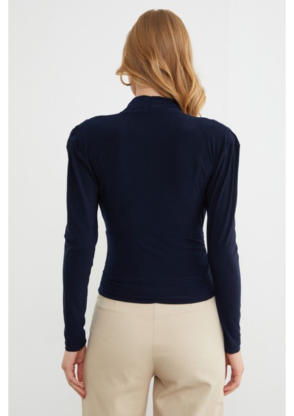 Omuz Vatkalı Kruvaze Yaka Bluz