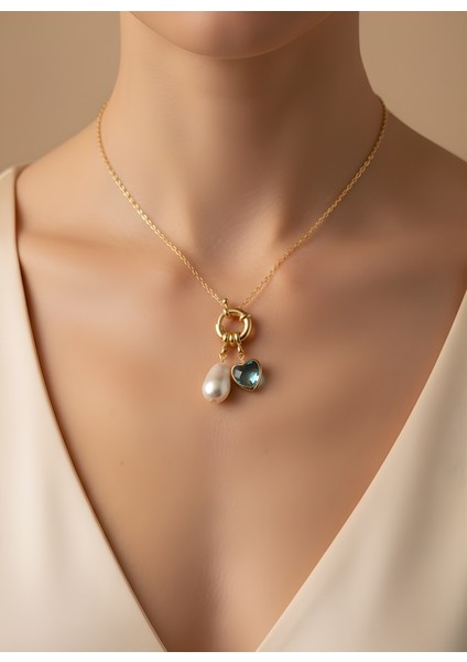 Incili Turkuaz Taş Detaylı Kalp Kolye