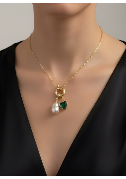 Incili Zümrüt Yeşili Taş Detaylı Kalp Kolye