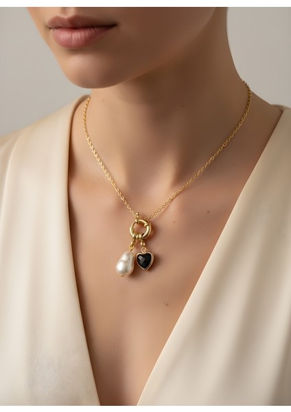 Incili Siyah Taş Detaylı Kalp Kolye