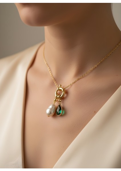 Incili Zümrüt Yeşili Taş Detaylı Damla Kolye