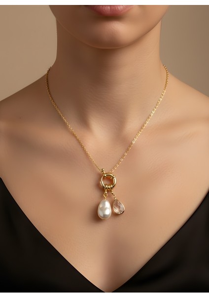 Incili Beyaz Taş Detaylı Damla Kolye