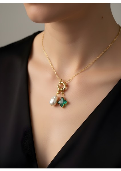 Incili Zümrüt Yeşili Taş Detaylı Yıldız Kolye