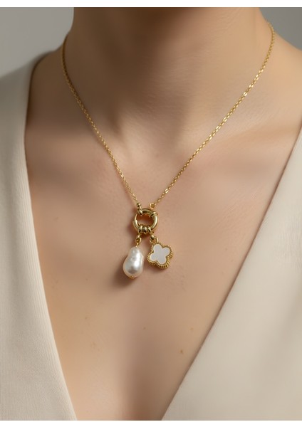 Incili Beyaz Yonca Kolye