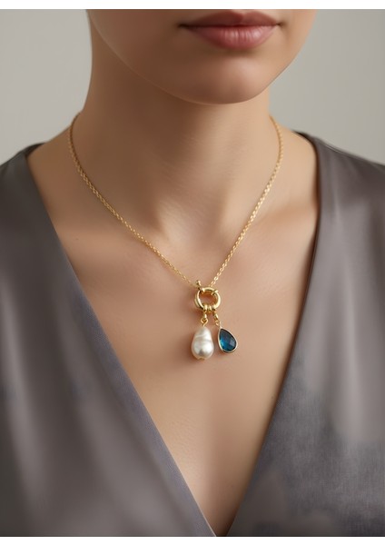 Incili Mavi Taş Detaylı Damla Kolye