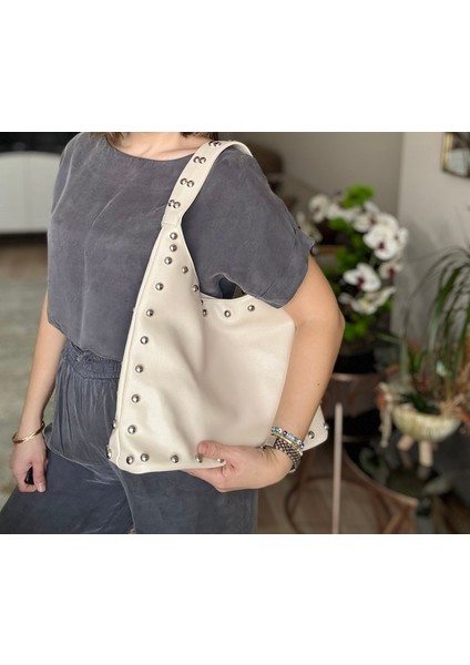 Krem Zımbalı Tek Omuz Çantası fırsatları