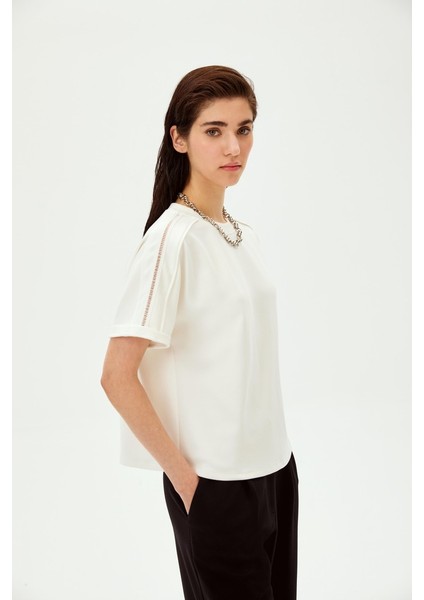 Kol Detaylı Bisiklet Yaka Regular Örme Tişört