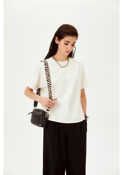 Kol Detaylı Bisiklet Yaka Regular Örme Tişört fırsatları