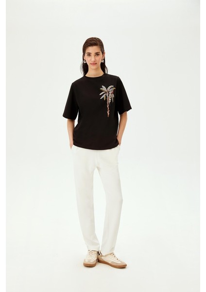 Papağan Figürü Işlemeli Bisiklet Yaka Pamuklu Regular Örme Tişört fırsatları