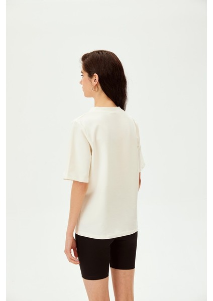 Papağan Figürü Işlemeli Bisiklet Yaka Pamuklu Regular Örme Tişört modelleri