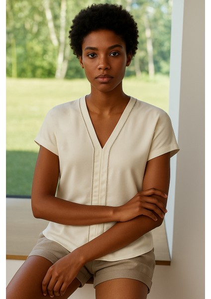 V Yaka Kısa Kollu Regular Örme Tişört fiyatları