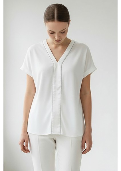 V Yaka Kısa Kollu Regular Örme Tişört fırsatları