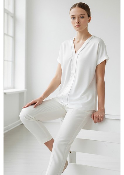 V Yaka Kısa Kollu Regular Örme Tişört indirimleri