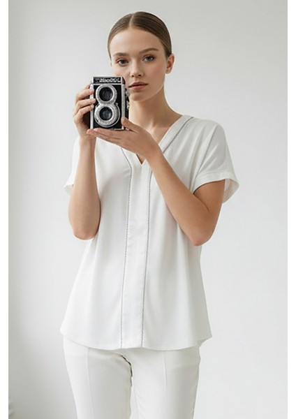 V Yaka Kısa Kollu Regular Örme Tişört